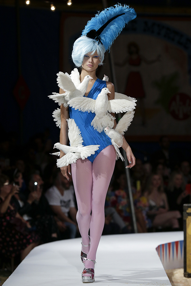 Moschino �����-���� 2019