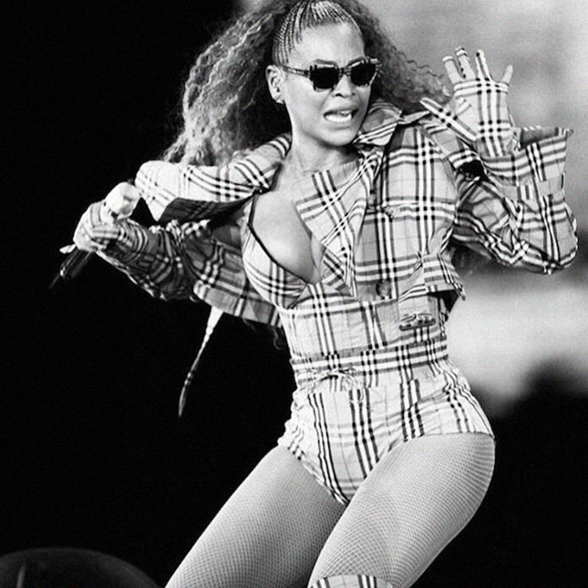 ������� ��������� � ����� �������� ���� ��� Burberry