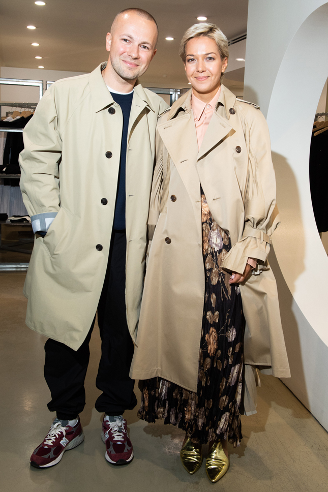 ���� ���������� � ������ ����������� �� ��������� � ����� 10-����� ������ Comme des Garons � �����-����������