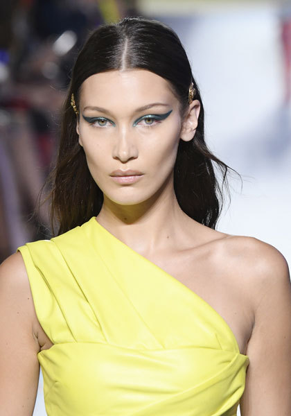 ������� ����� ������� �������� �� ������ Versace �����-���� 2019