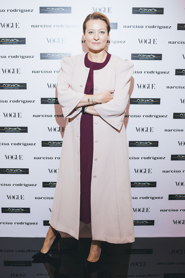 ���� �������� � ������ Roseville � ������ Uliana Sergeenko �� ������-���� ����� � �������. ����������� vs ���������� � �������